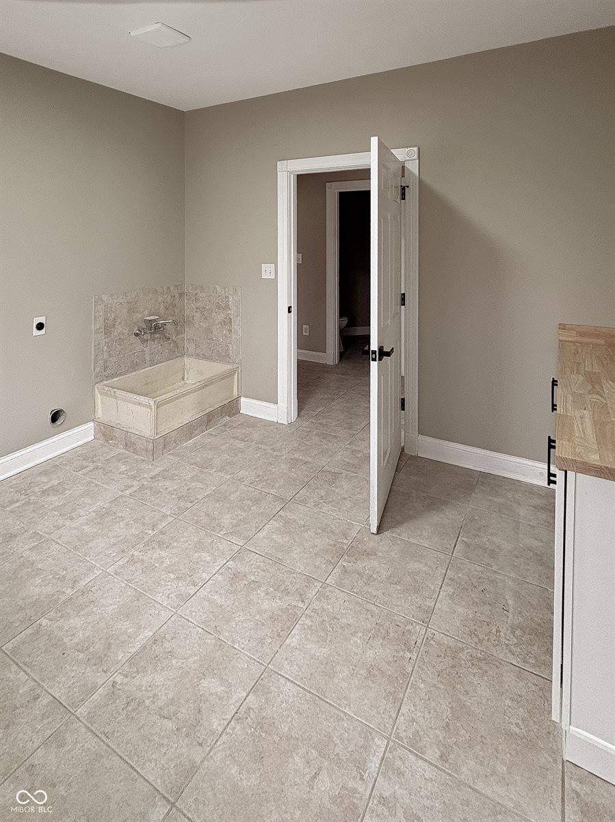 15 South Creedmoor Way, Anderson, IN 46011