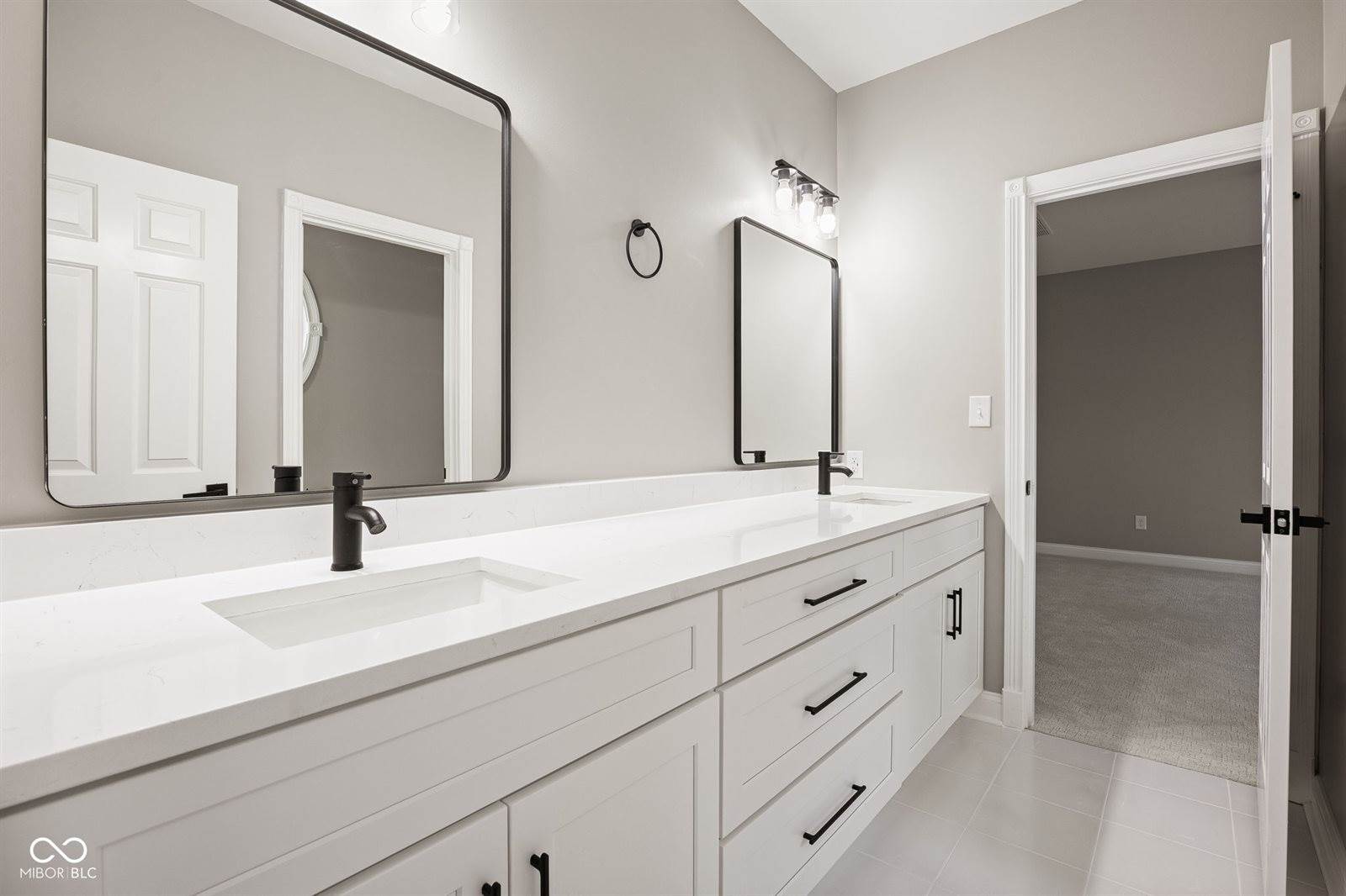 15 South Creedmoor Way, Anderson, IN 46011