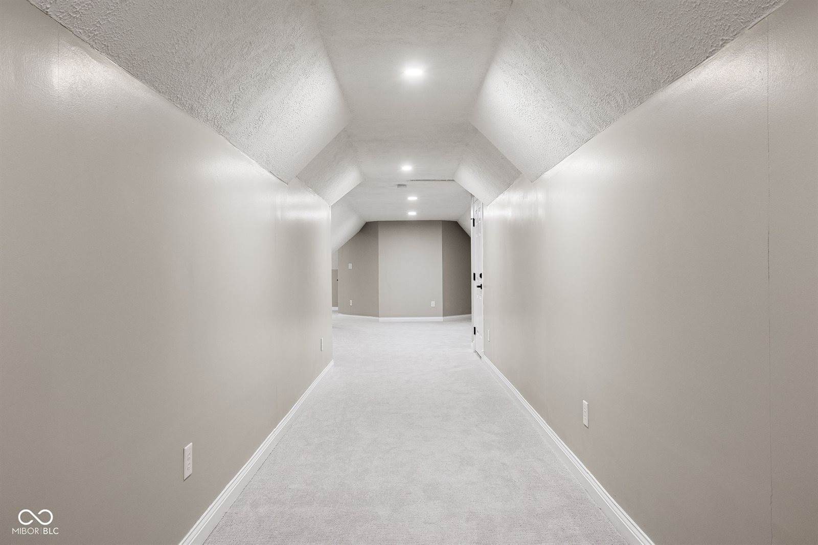 15 South Creedmoor Way, Anderson, IN 46011