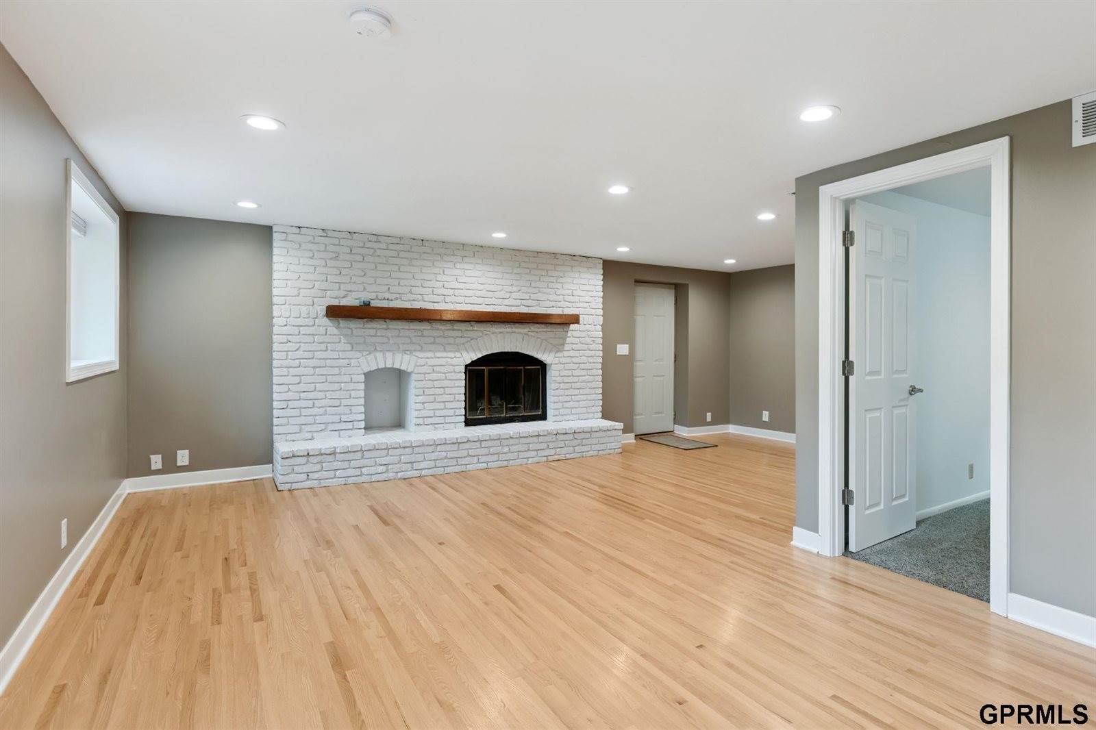 9334 Spring Street, Omaha, NE 68124