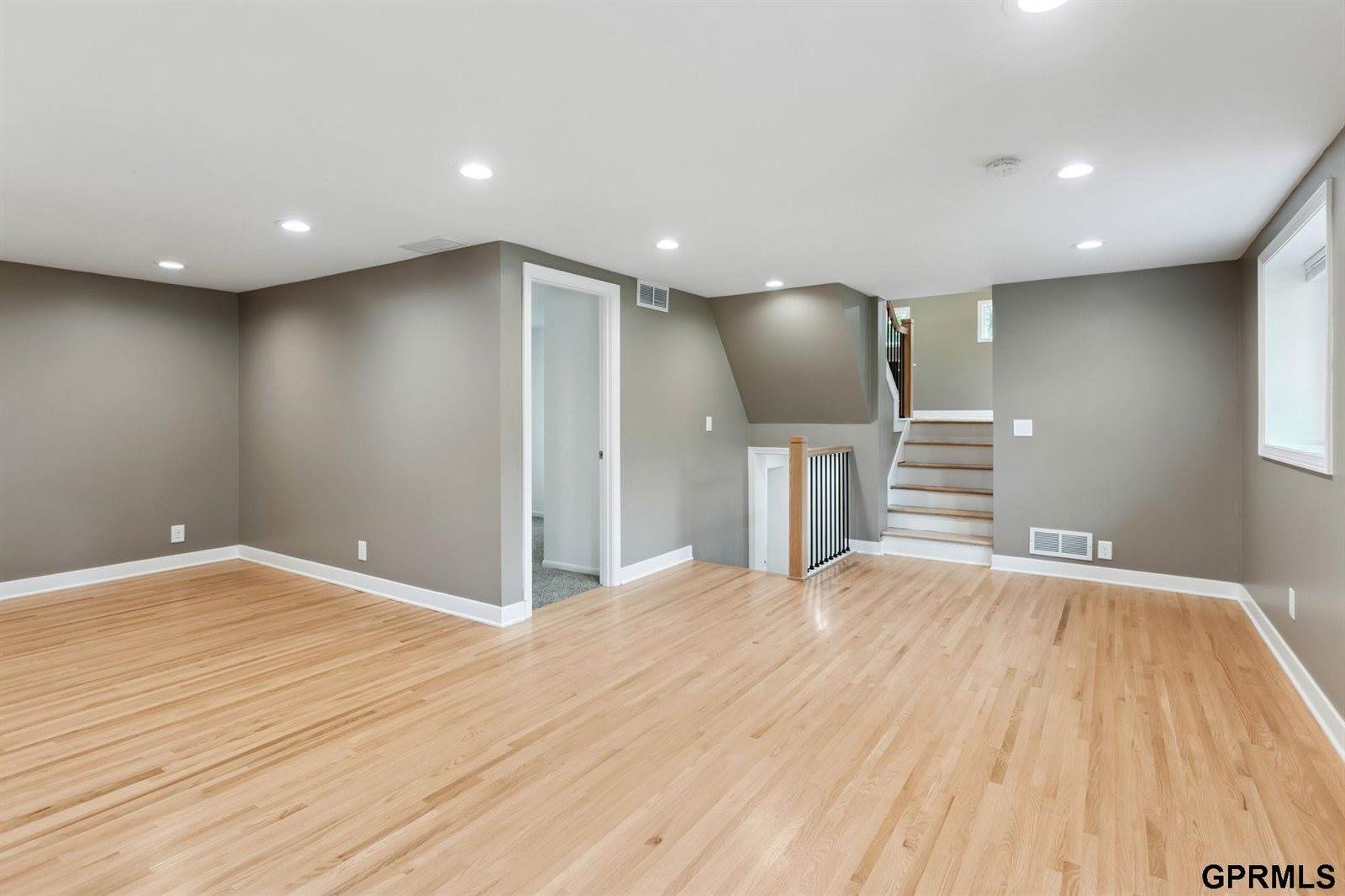 9334 Spring Street, Omaha, NE 68124