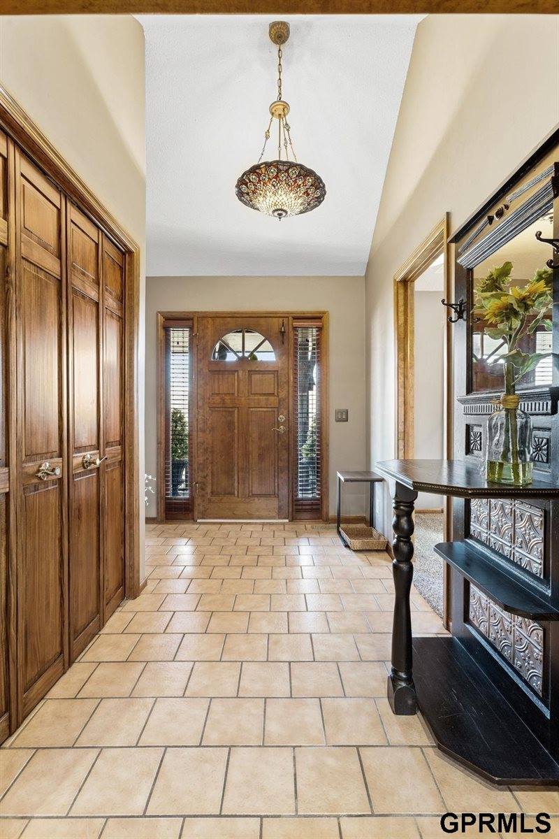 11024 North 61St Street, Omaha, NE 68152