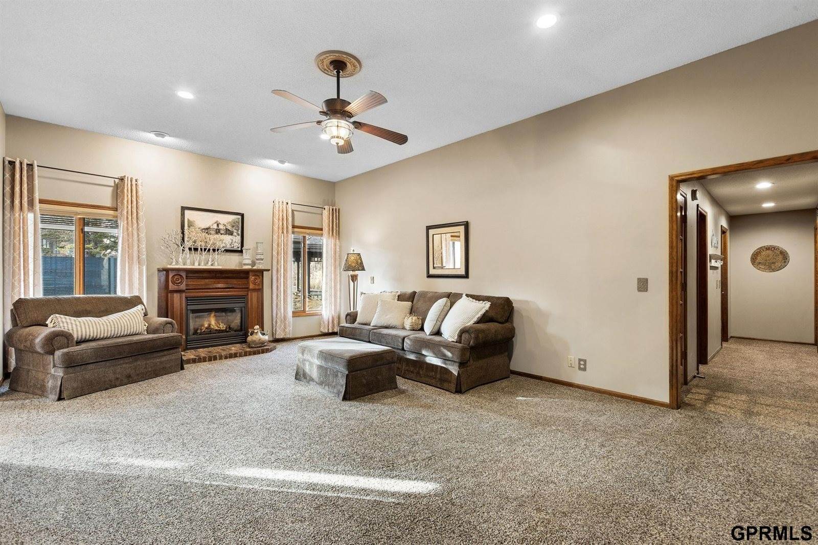 11024 North 61St Street, Omaha, NE 68152