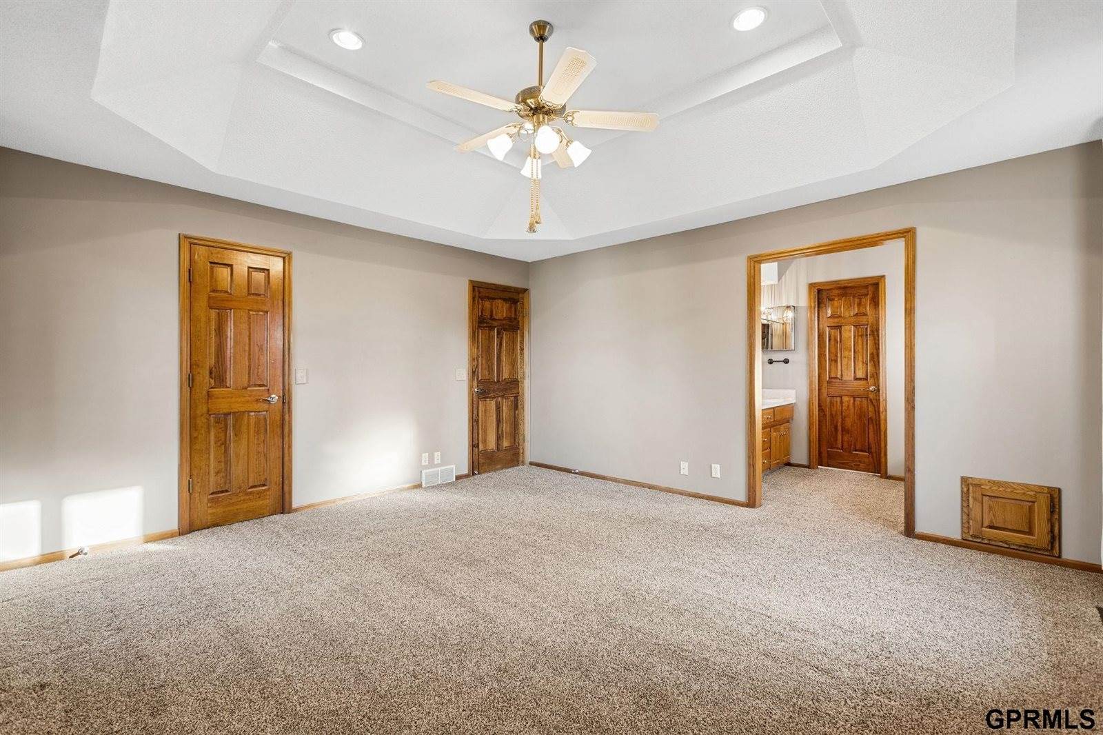 11024 North 61St Street, Omaha, NE 68152