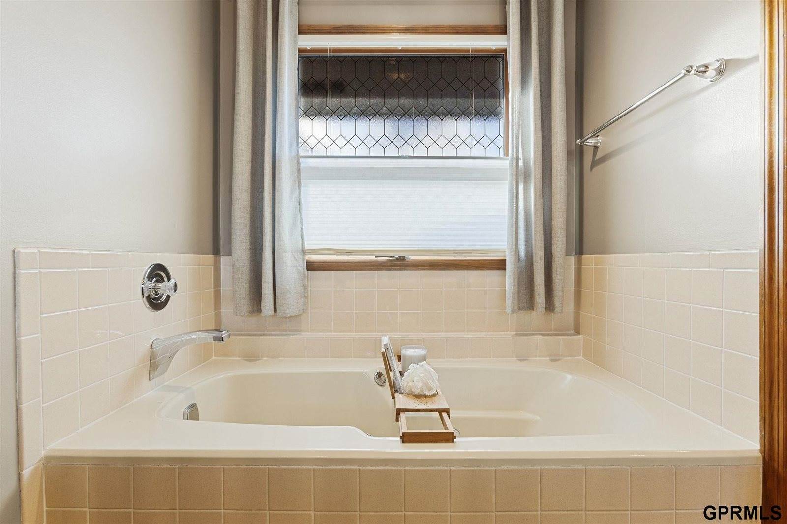 11024 North 61St Street, Omaha, NE 68152