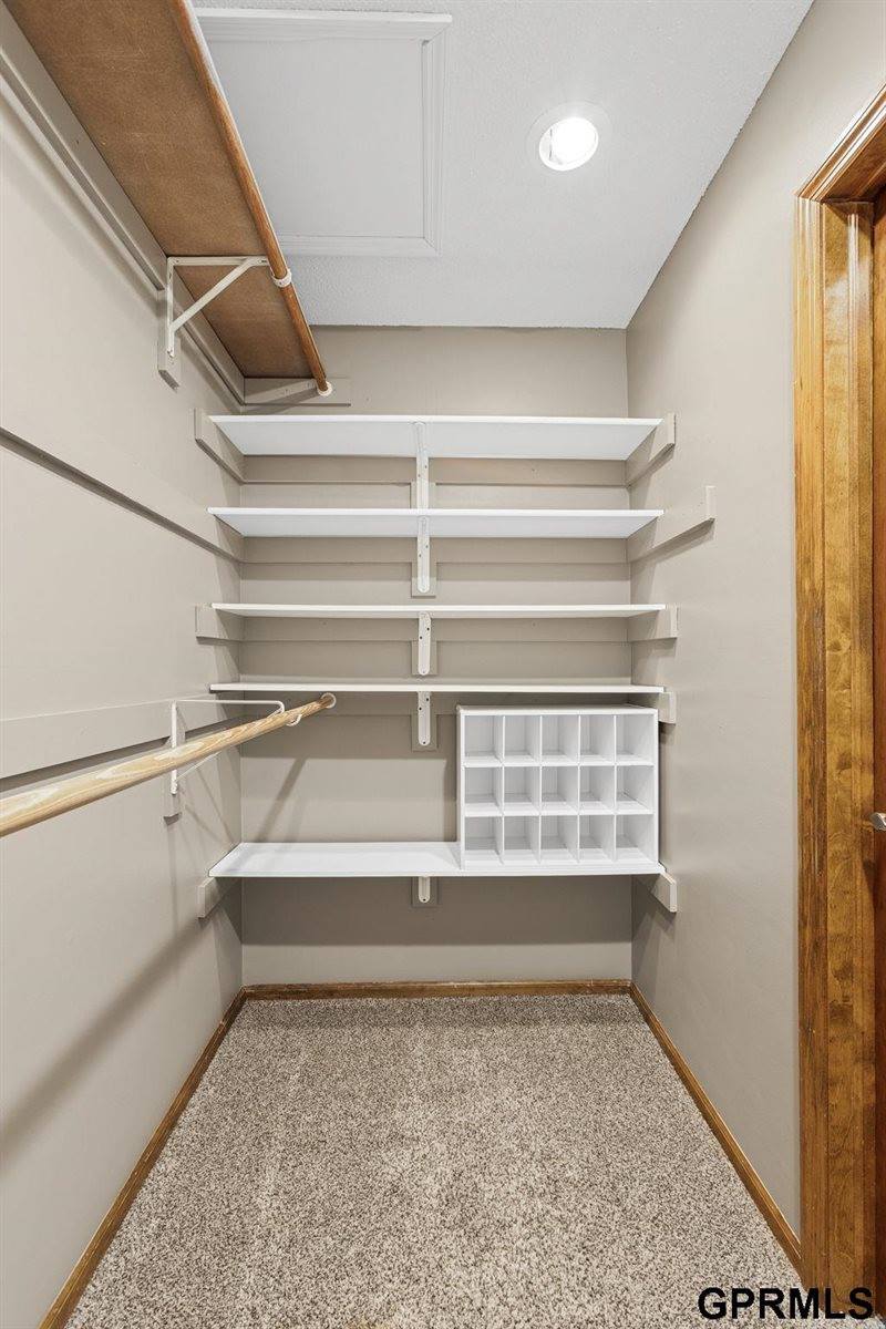 11024 North 61St Street, Omaha, NE 68152