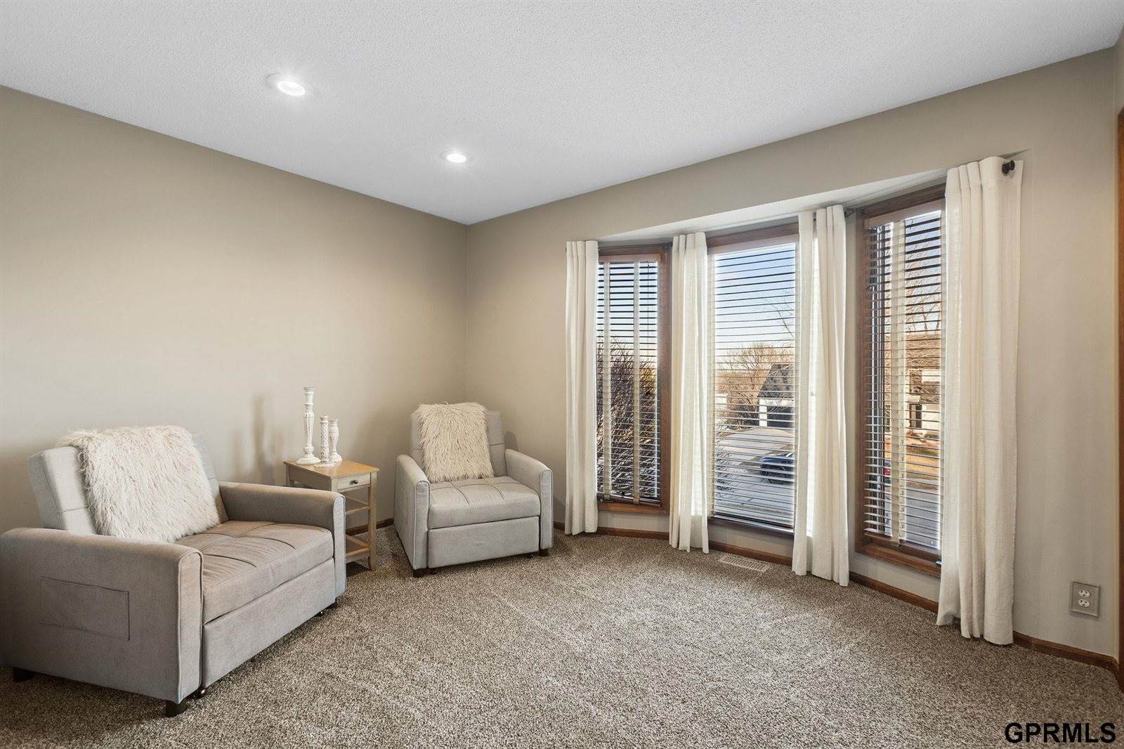 11024 North 61St Street, Omaha, NE 68152