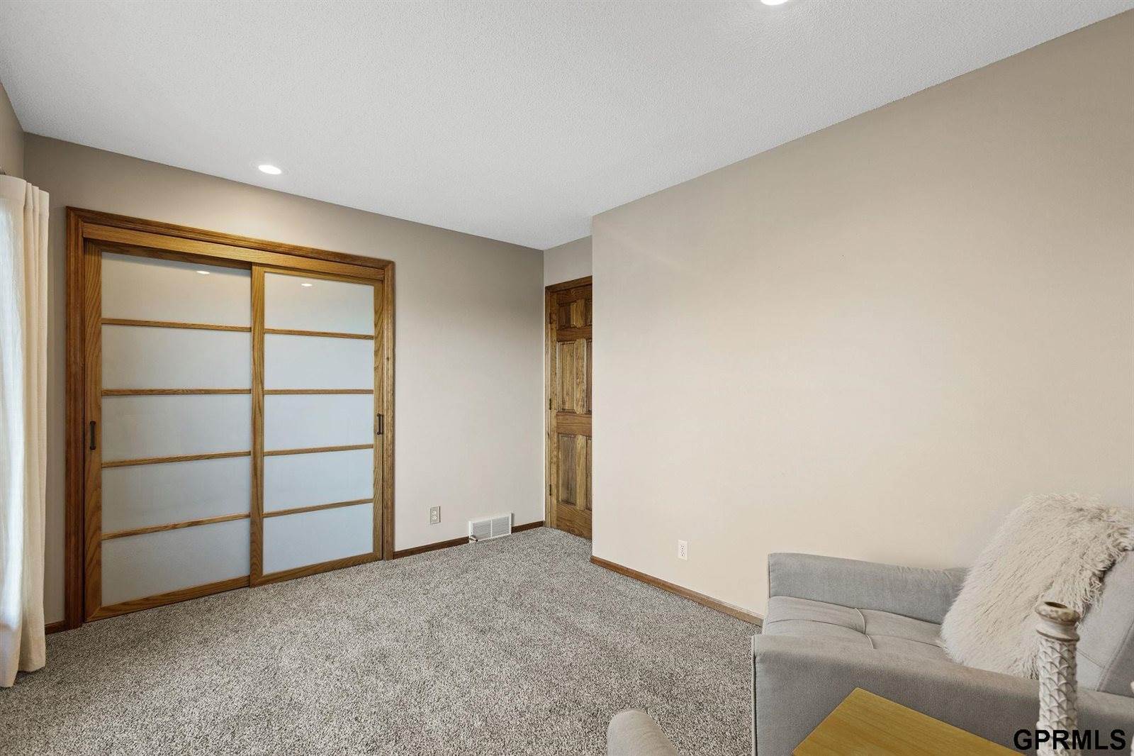 11024 North 61St Street, Omaha, NE 68152