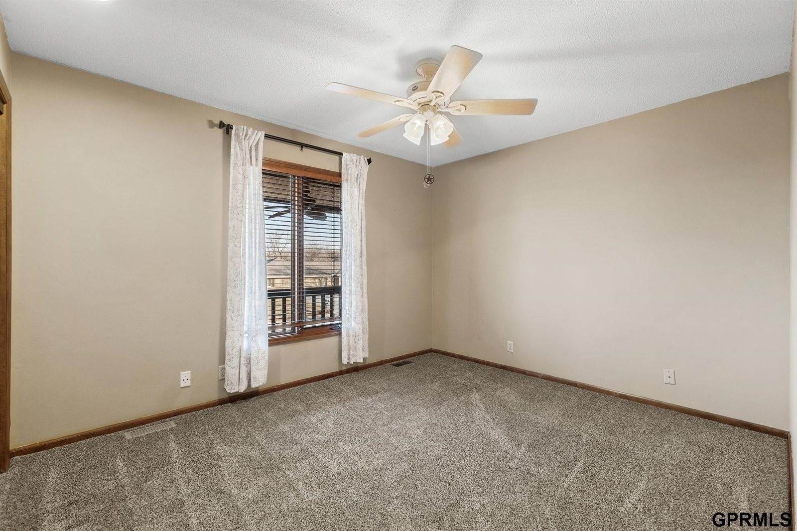 11024 North 61St Street, Omaha, NE 68152