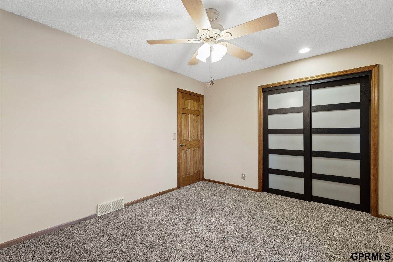 11024 North 61St Street, Omaha, NE 68152