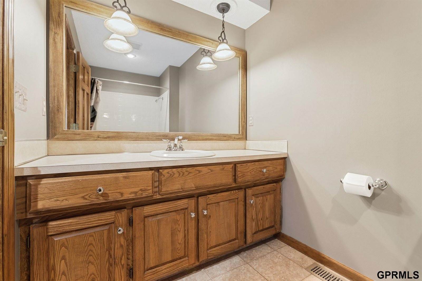 11024 North 61St Street, Omaha, NE 68152