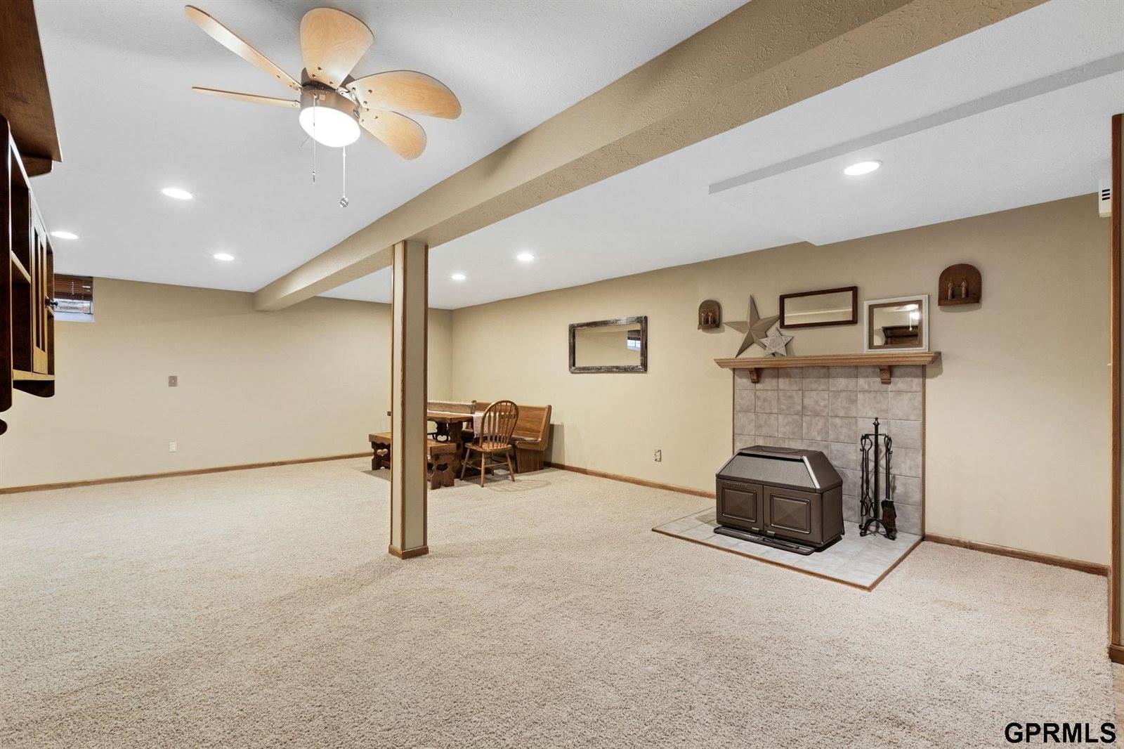 11024 North 61St Street, Omaha, NE 68152