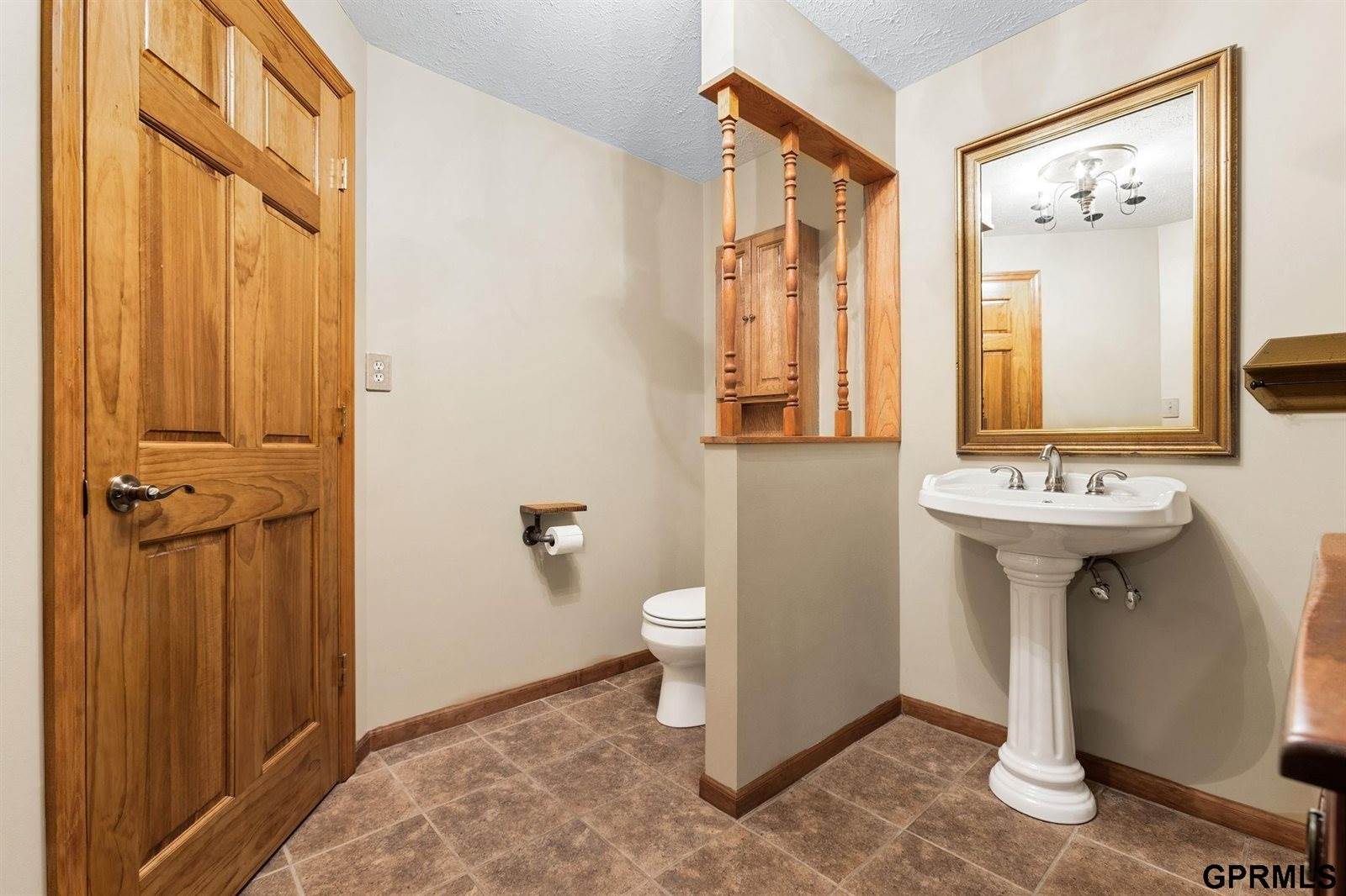 11024 North 61St Street, Omaha, NE 68152