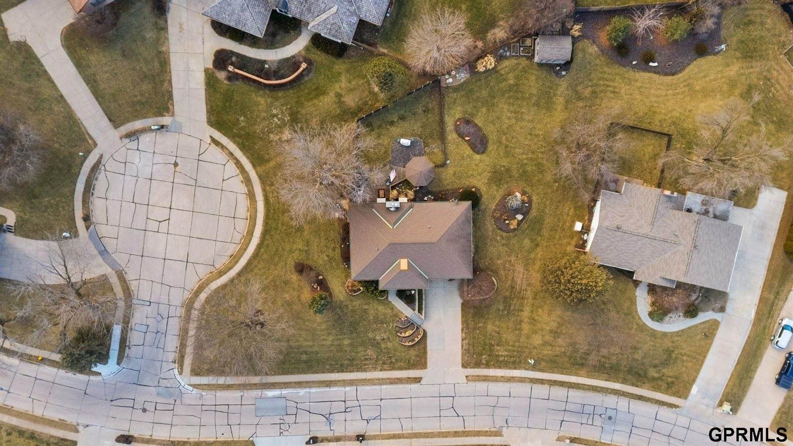 11024 North 61St Street, Omaha, NE 68152