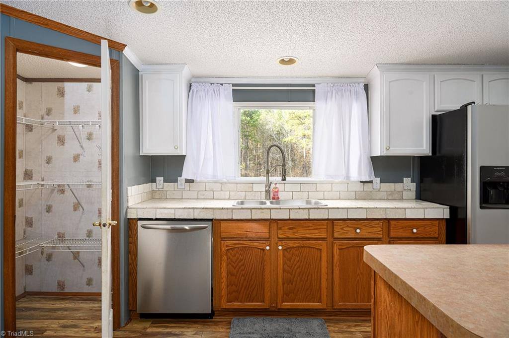 876 Mr Henry Road, Mocksville, NC 27028