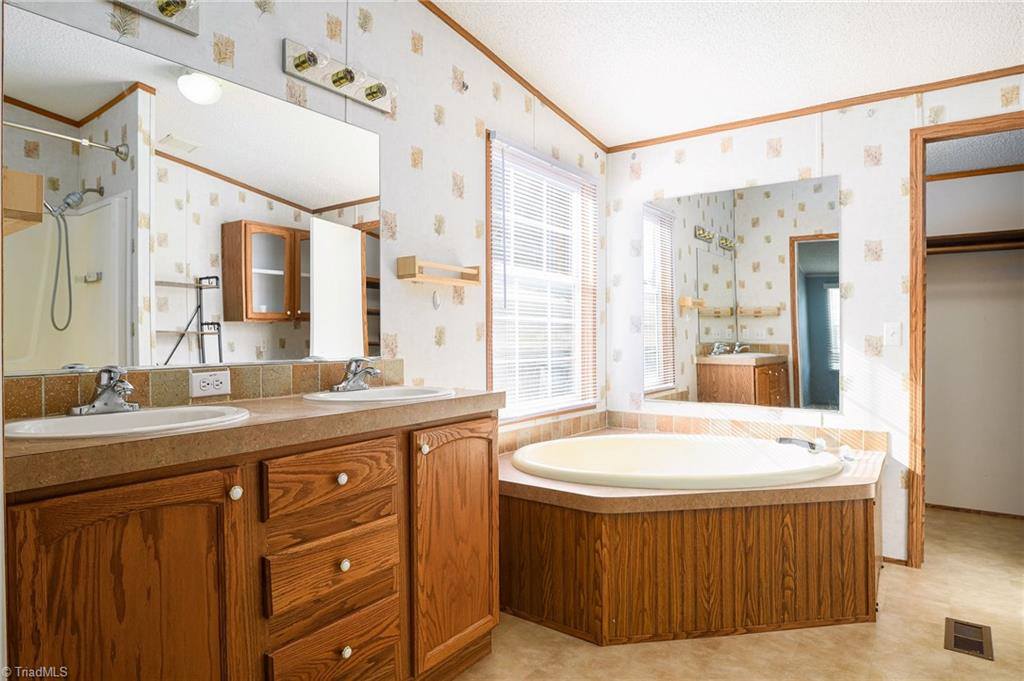 876 Mr Henry Road, Mocksville, NC 27028