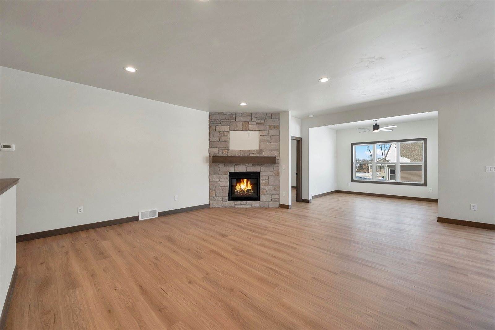 2362 Whispering Wind Lane, Green Bay, WI 54303