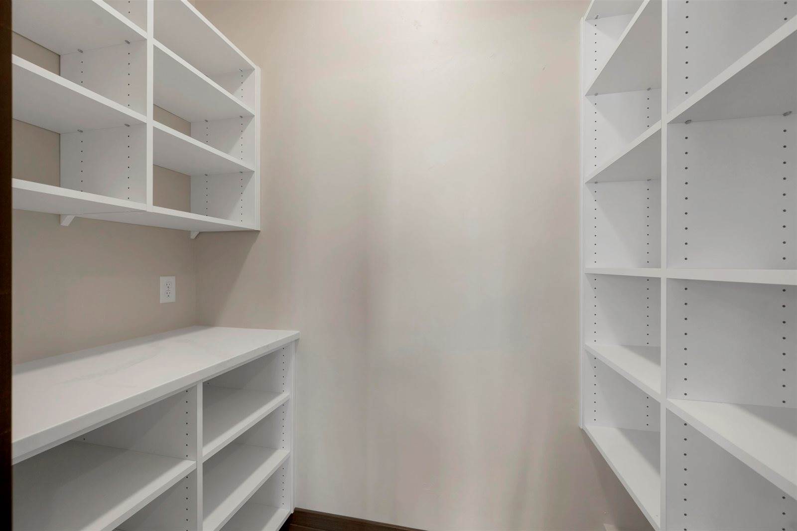 2362 Whispering Wind Lane, Green Bay, WI 54303