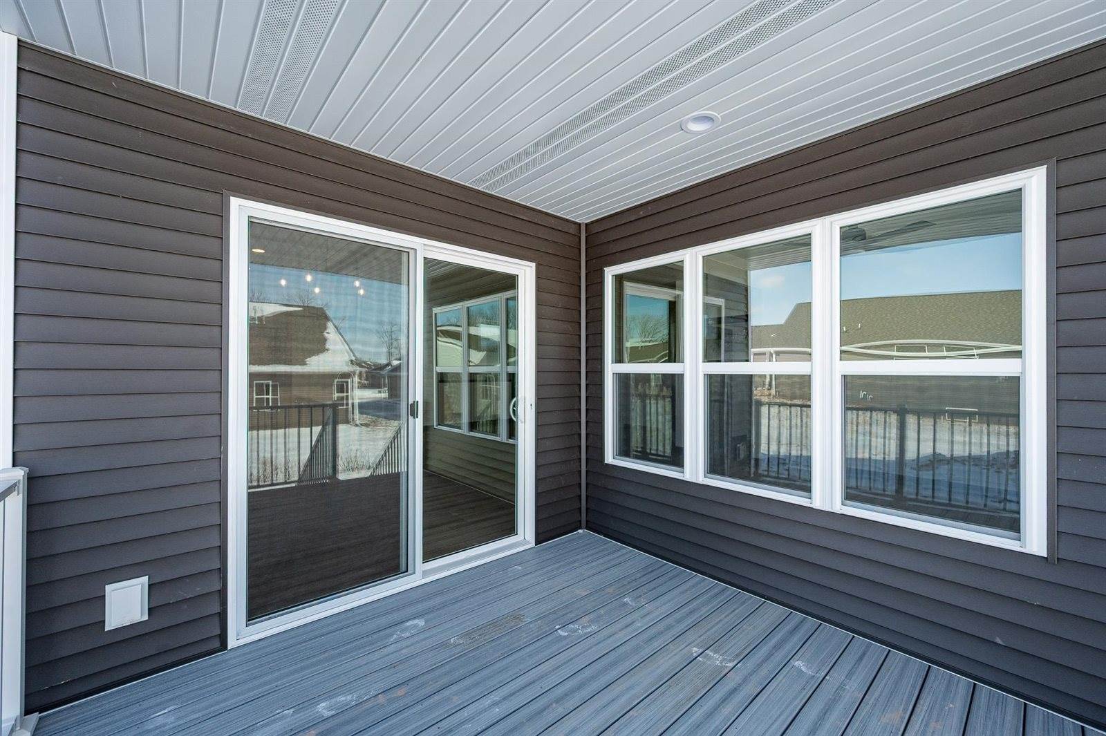 2362 Whispering Wind Lane, Green Bay, WI 54303