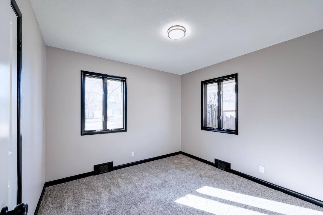 1719 Maris St, Winfield, KS 67156