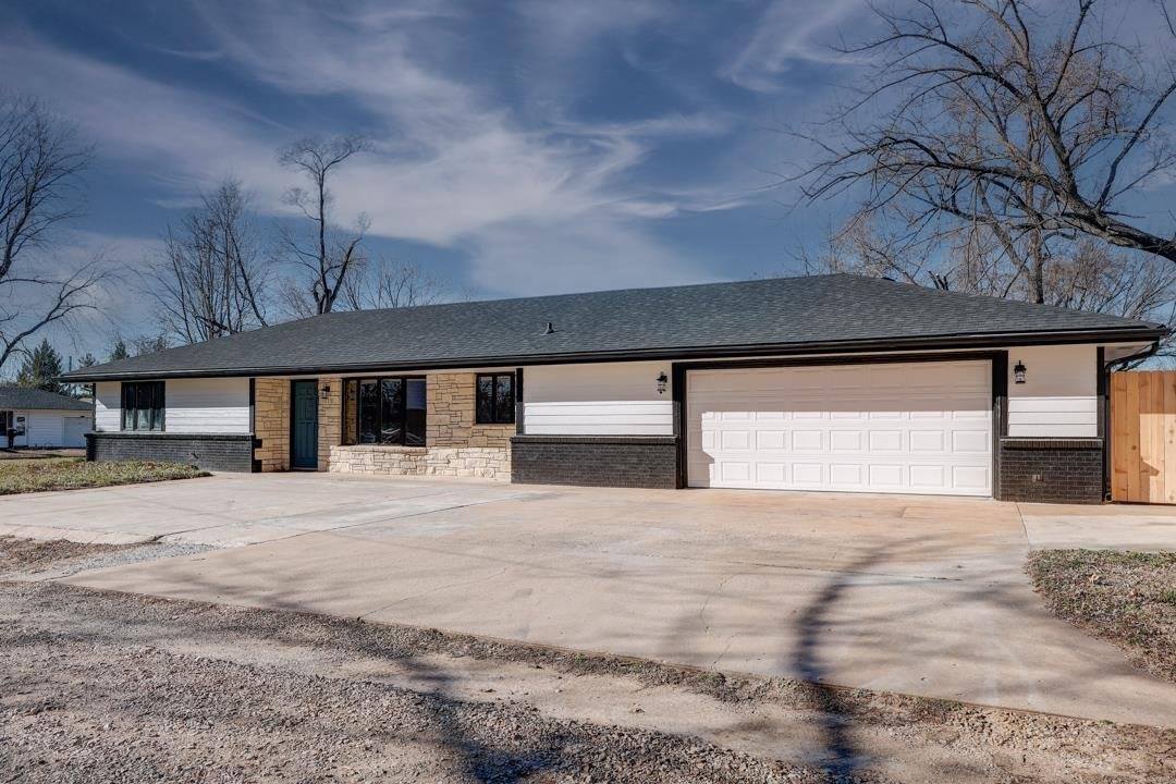 1719 Maris St, Winfield, KS 67156