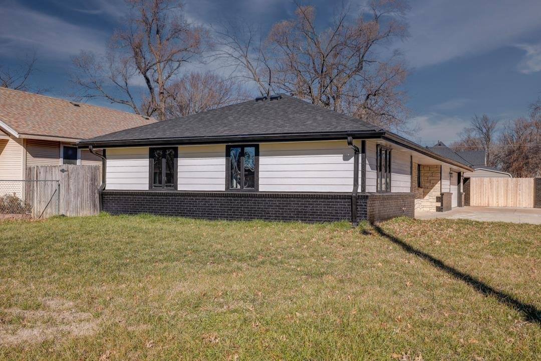 1719 Maris St, Winfield, KS 67156