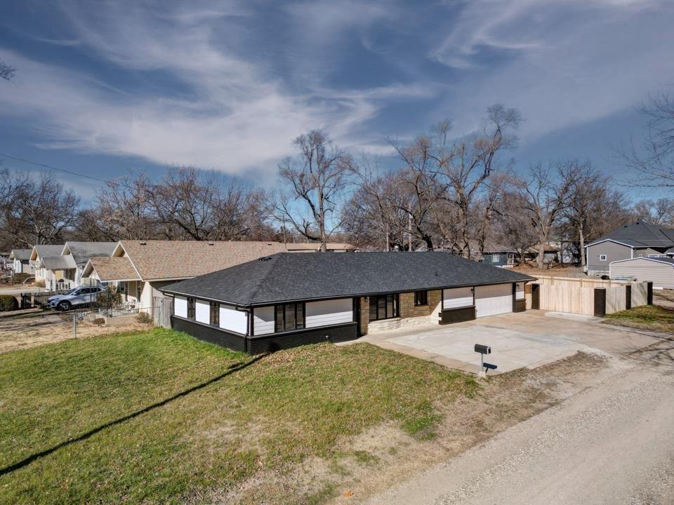 1719 Maris St, Winfield, KS 67156