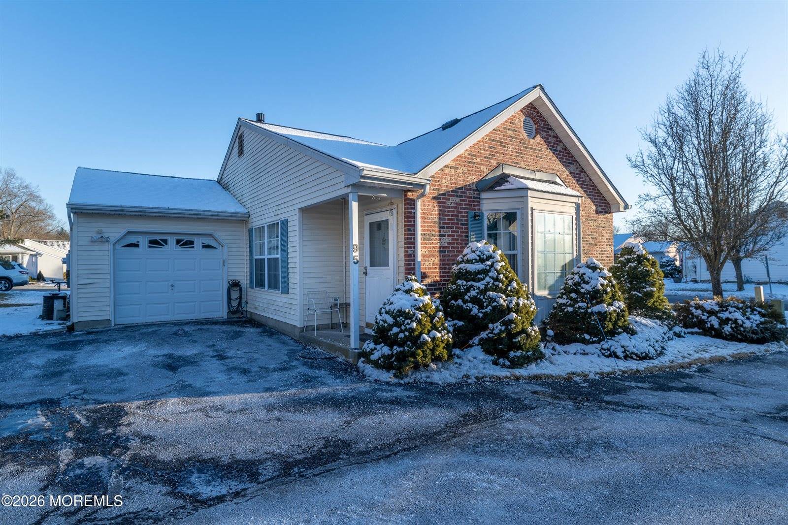 95 Farnworth Close, Freehold, NJ 07728