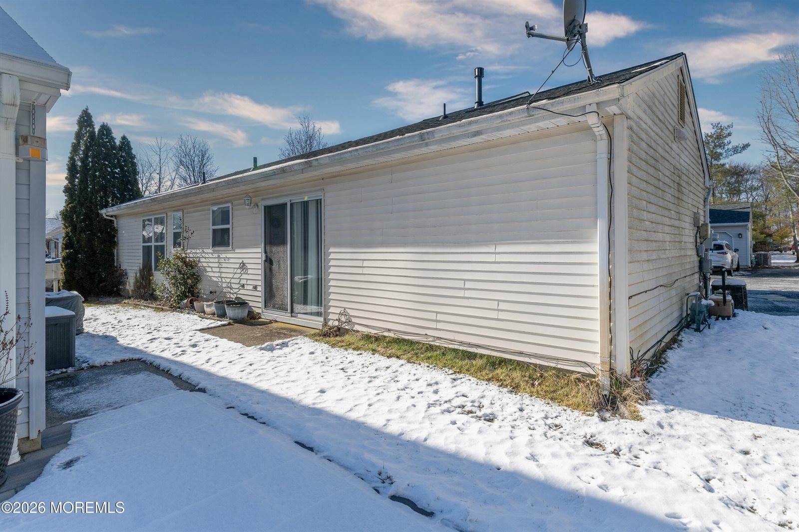 95 Farnworth Close, Freehold, NJ 07728