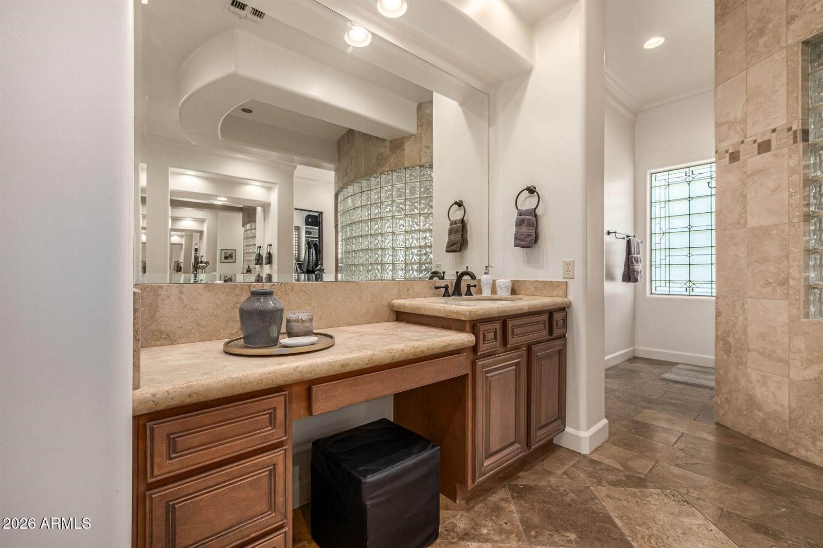 20 East Oakwood Hills Drive, Chandler, AZ 85248