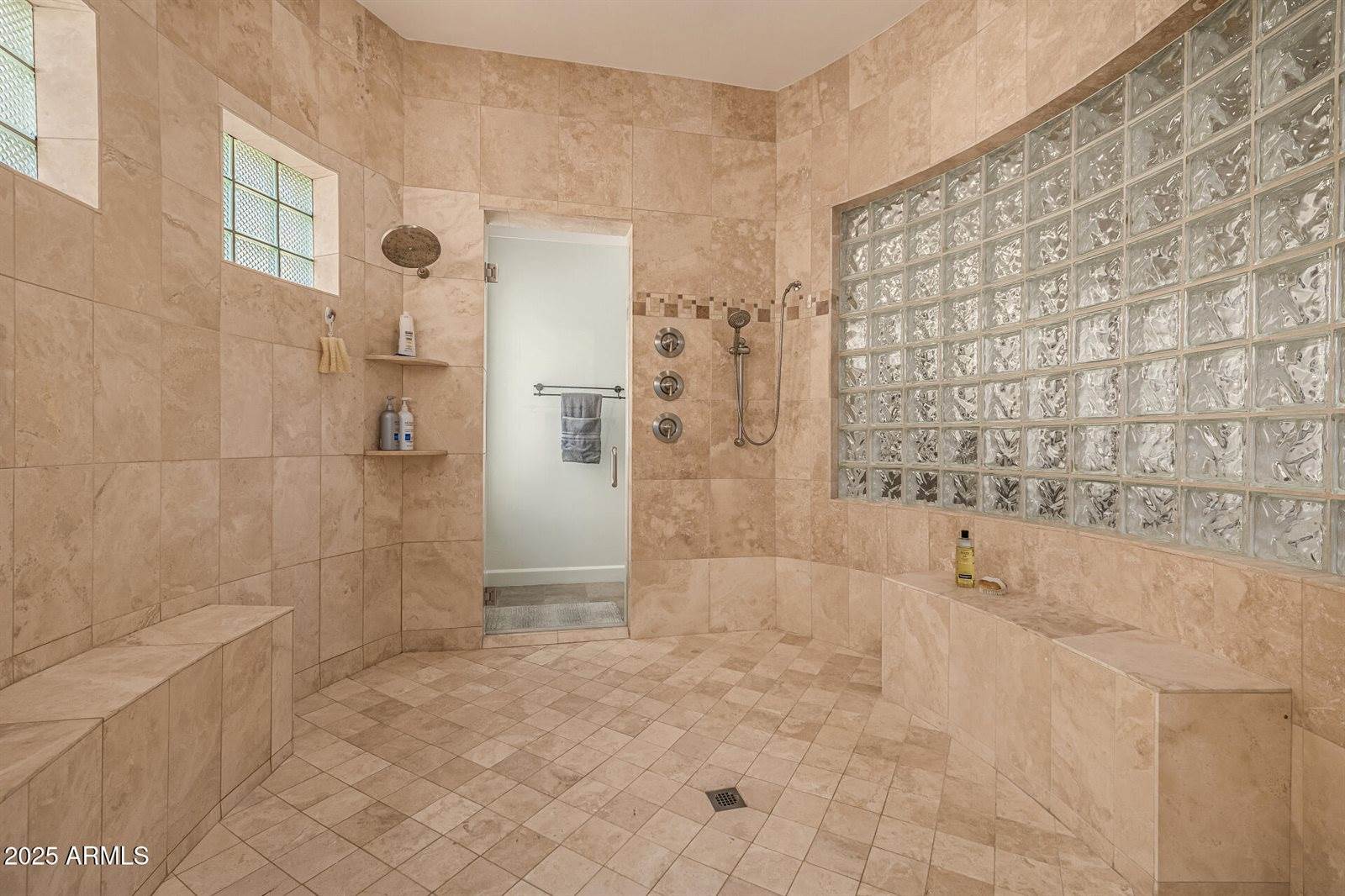 20 East Oakwood Hills Drive, Chandler, AZ 85248