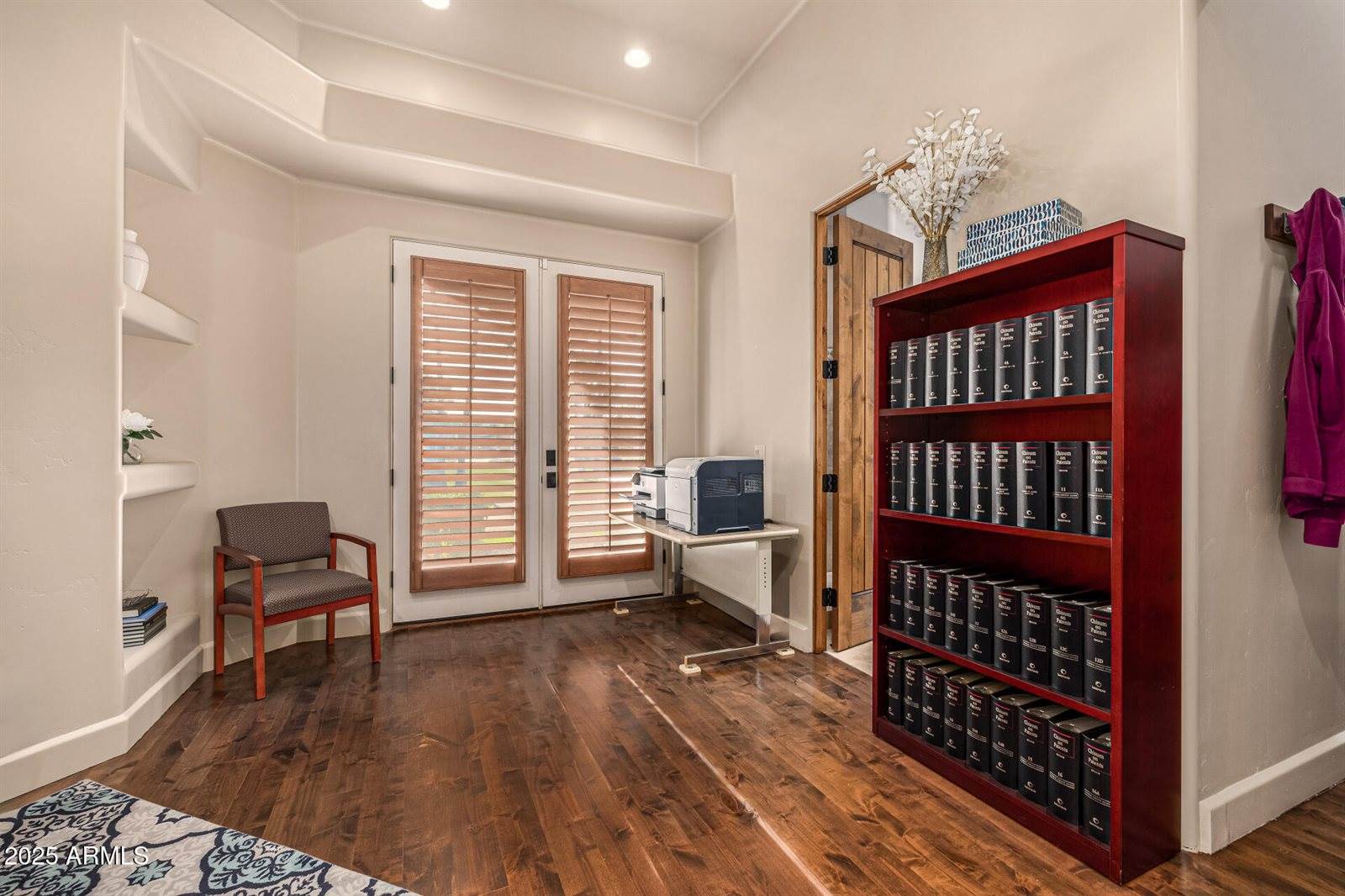 20 East Oakwood Hills Drive, Chandler, AZ 85248