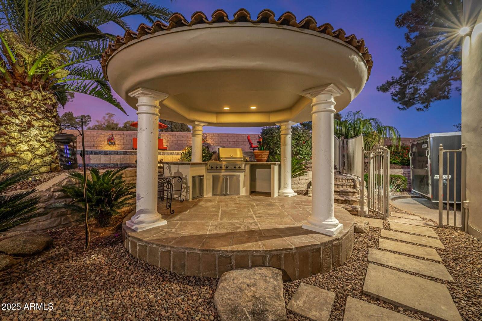 20 East Oakwood Hills Drive, Chandler, AZ 85248