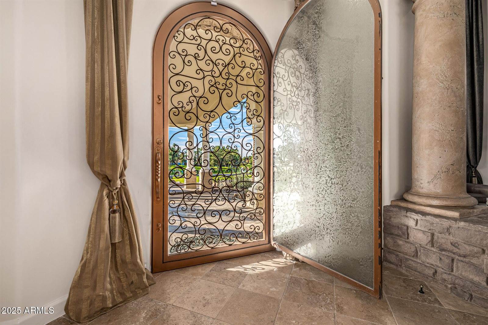 20 East Oakwood Hills Drive, Chandler, AZ 85248