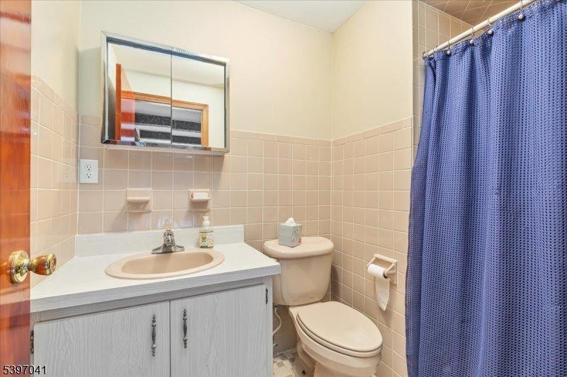 44 Madison St, Long Hill Township, NJ 07933