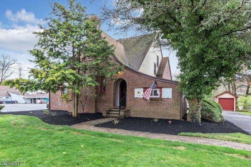 153 Stirling Rd, Watchung Boro, NJ 07069