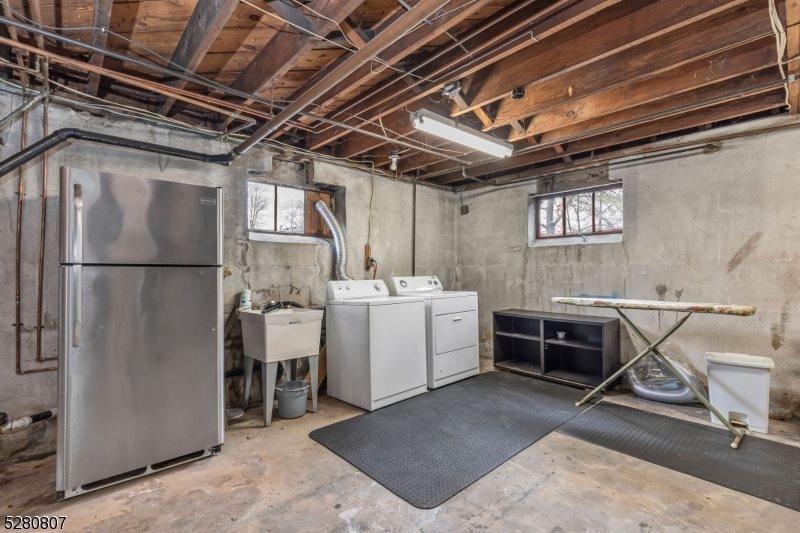 153 Stirling Rd, Watchung Boro, NJ 07069