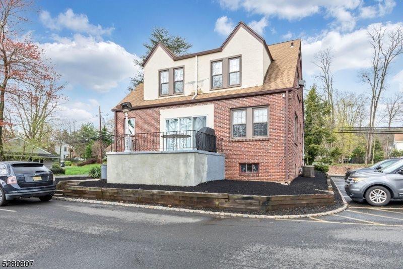 153 Stirling Rd, Watchung Boro, NJ 07069