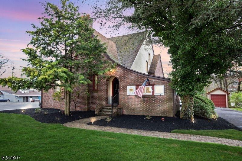 153 Stirling Rd, Watchung Boro, NJ 07069