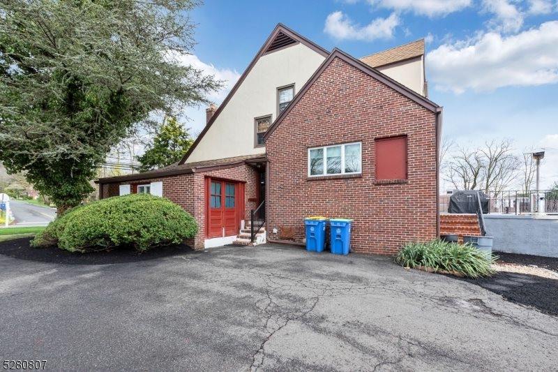 153 Stirling Rd, Watchung Boro, NJ 07069