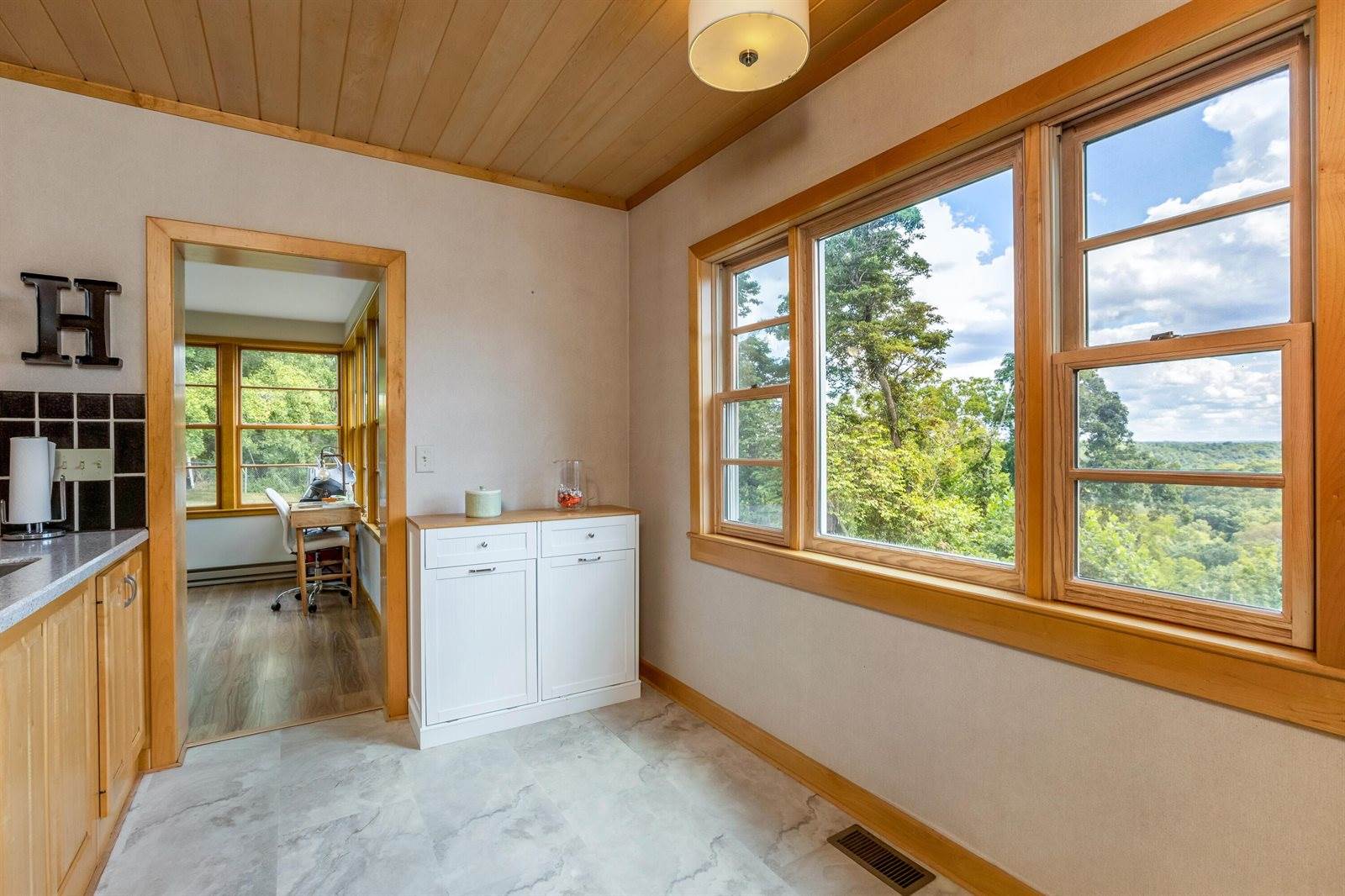 10084 Cadiz State Route 21 Road, Cambridge, OH 43725