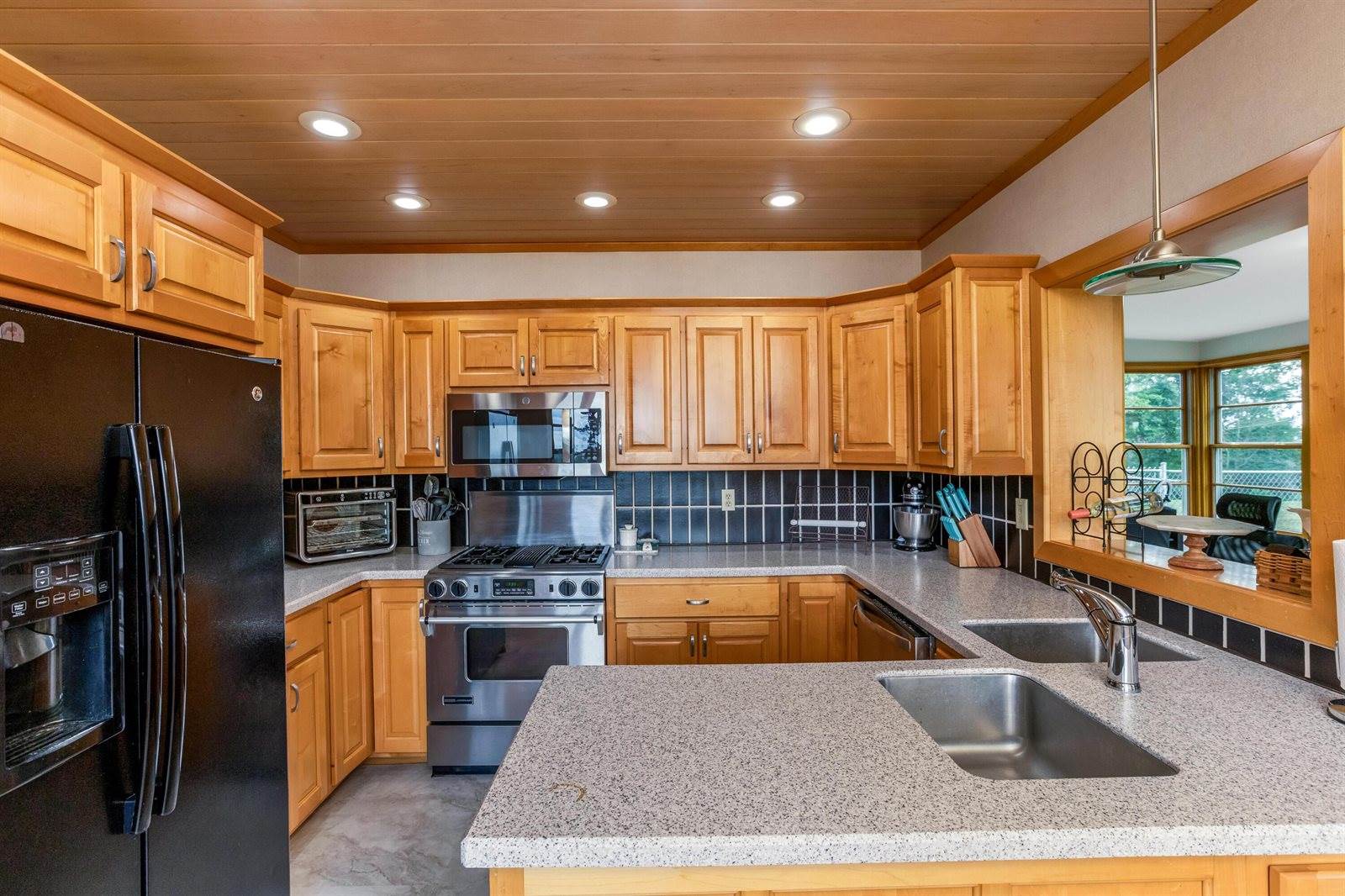 10084 Cadiz State Route 21 Road, Cambridge, OH 43725