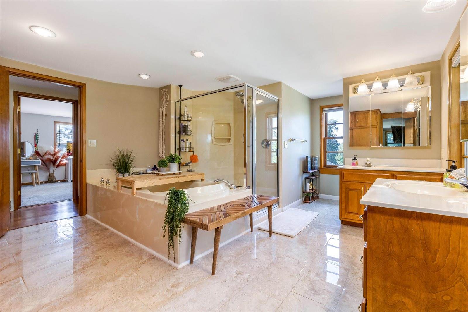 10084 Cadiz State Route 21 Road, Cambridge, OH 43725