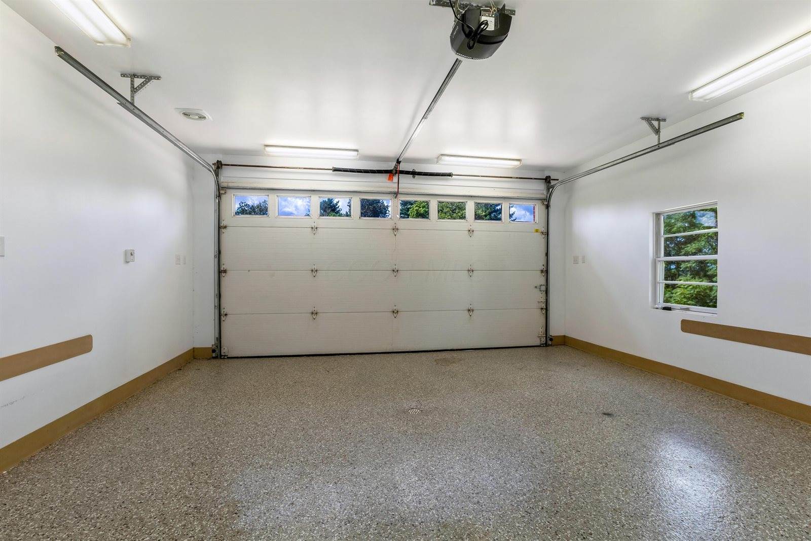 10084 Cadiz State Route 21 Road, Cambridge, OH 43725