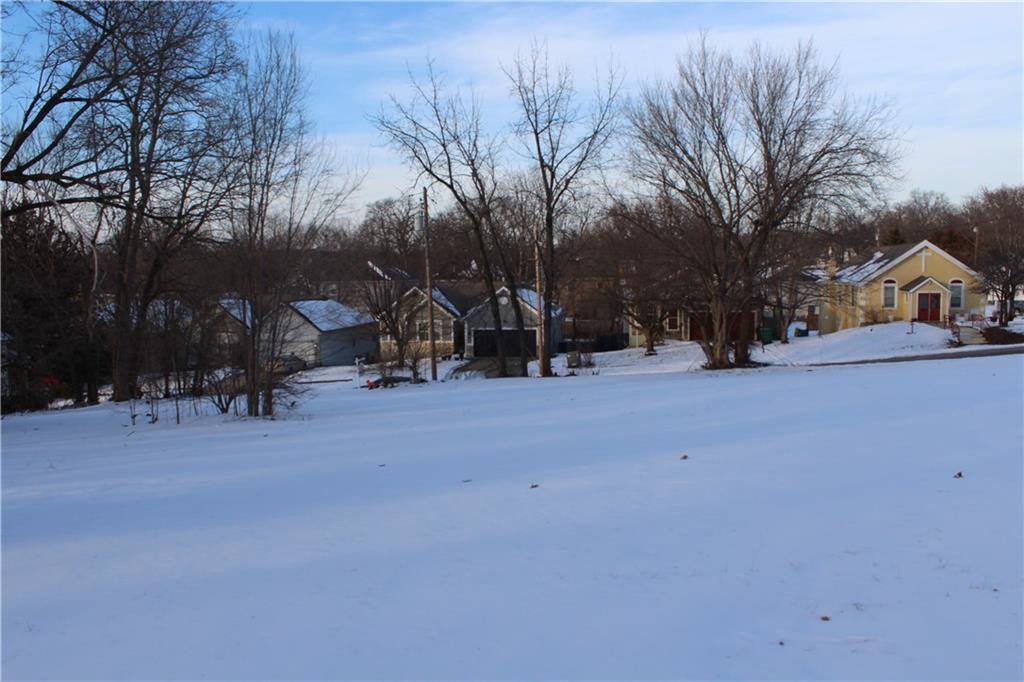 208 Springdale Avenue, Bonner Springs, KS 66012