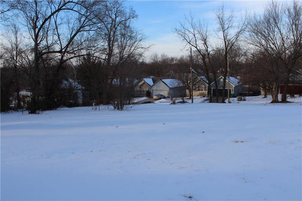 208 Springdale Avenue, Bonner Springs, KS 66012