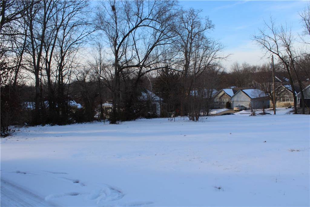 208 Springdale Avenue, Bonner Springs, KS 66012