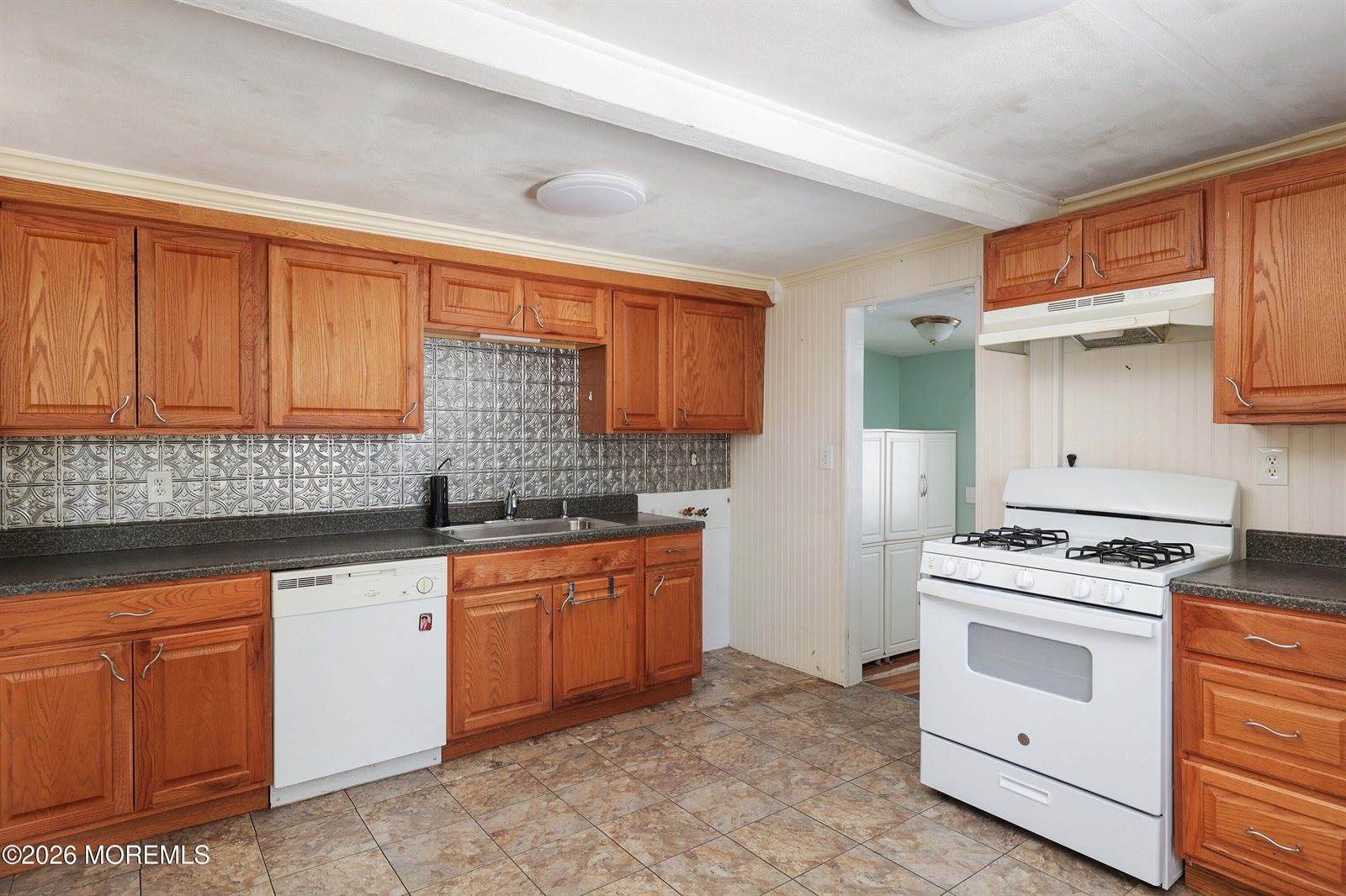 32 Seawood Avenue, Keansburg, NJ 07734