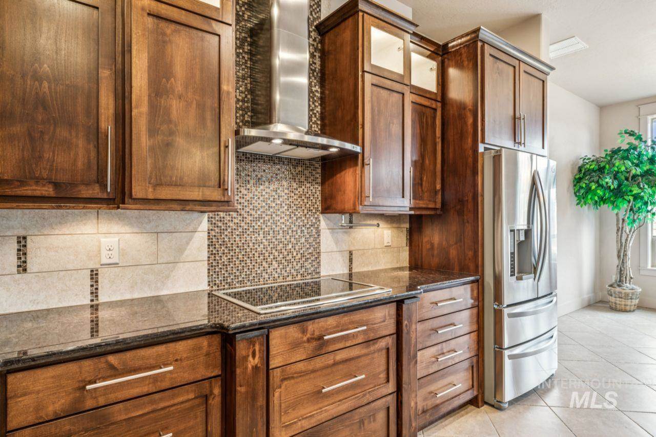 2254 East Trail Blazer Dr, Meridian, ID 83646