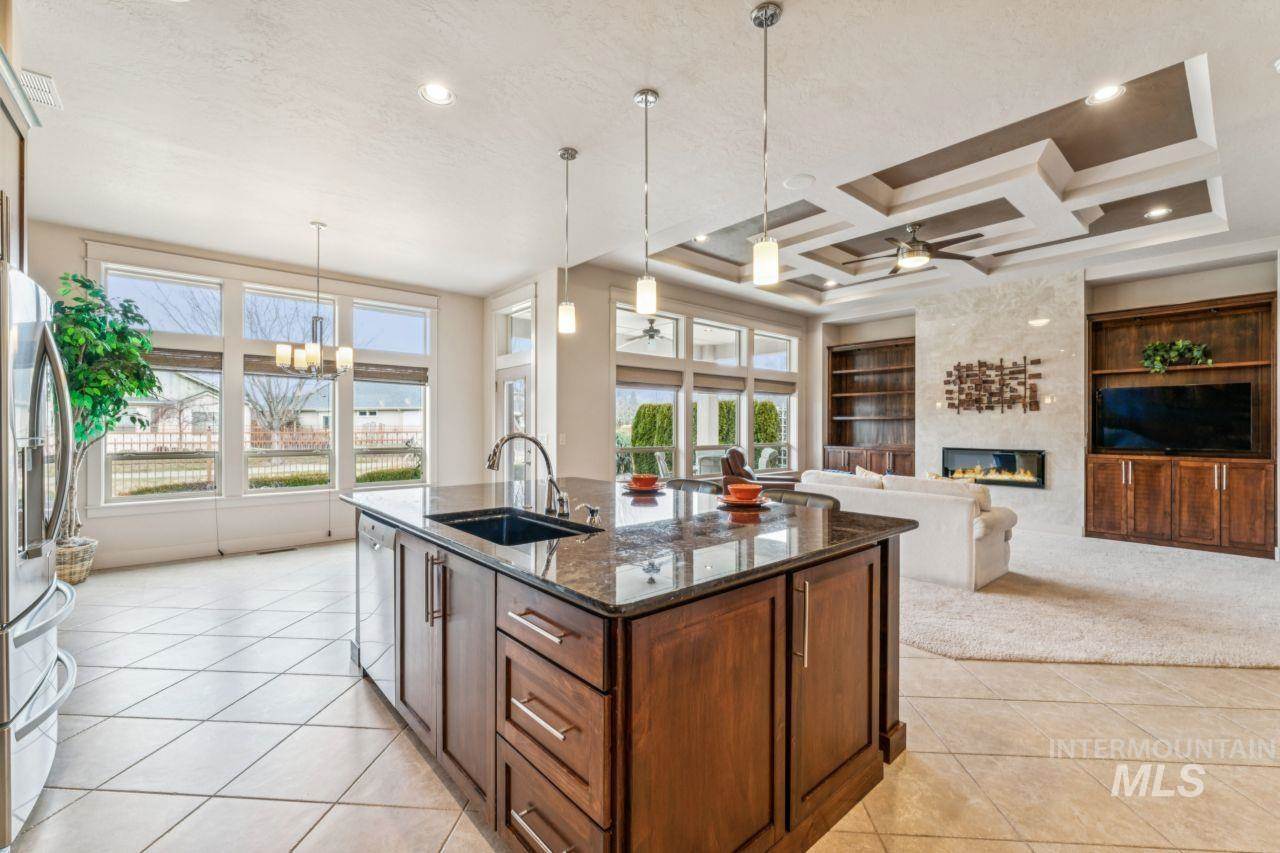 2254 East Trail Blazer Dr, Meridian, ID 83646